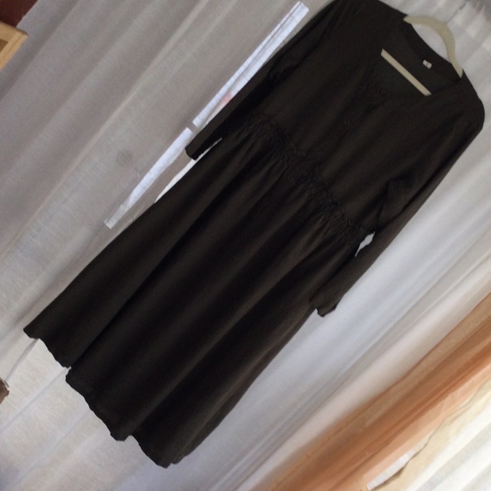 Dark green linen midi shirtwaist dress with pockets